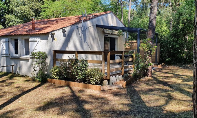 Jard-sur-Mer House | peace and quiet among the pines, chestnut and green oak