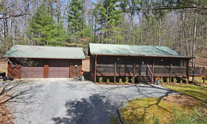 Mineral Bluff Cabin | Peace of Paradise- Luxury 2 King Bedroom | 2 Bath | Hot Tub | Wifi