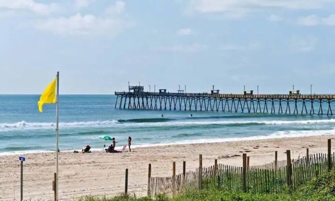 Emerald Isle Apartment | Peace of the Beach Unit B King size