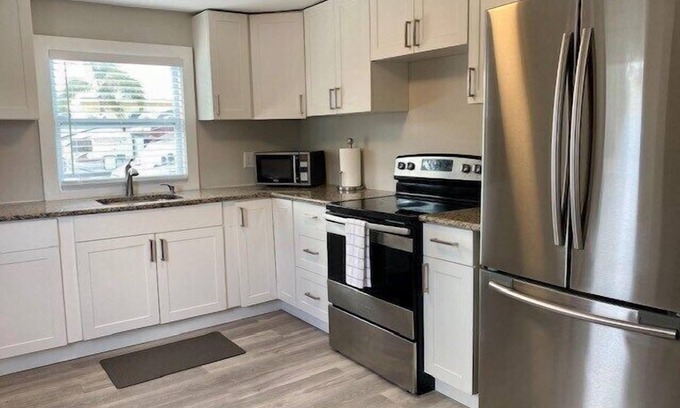 Key West Apartment | Peaceful 1 bedroom at Leo's