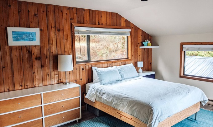 Salt Spring Island House | Peaceful 2 Bedroom Farmhouse at Nettledown Farms