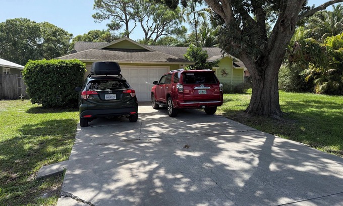 Vero Beach South Apartment | Peaceful 2-bedroom apartment with AC in charming Vero Beach private bathroom