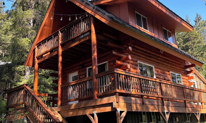 Girdwood Ski Chalet | Peaceful 3 Story Log Cabin Chalet w/Hot Tub