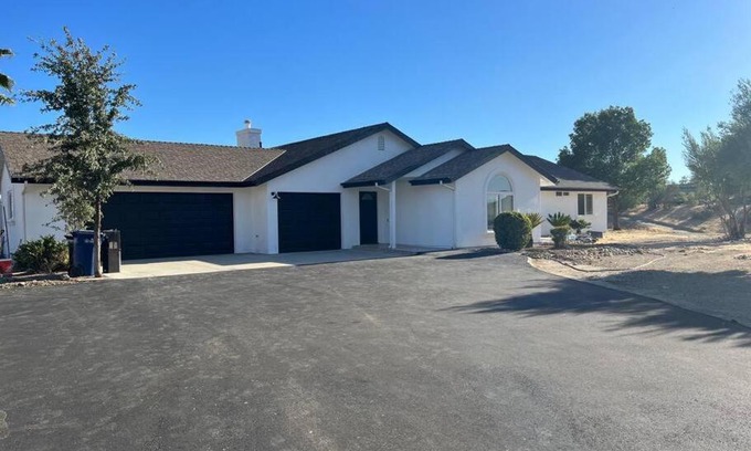Paso Robles House | Peaceful 4 Bedroom Farm Stay at Whispering Vines