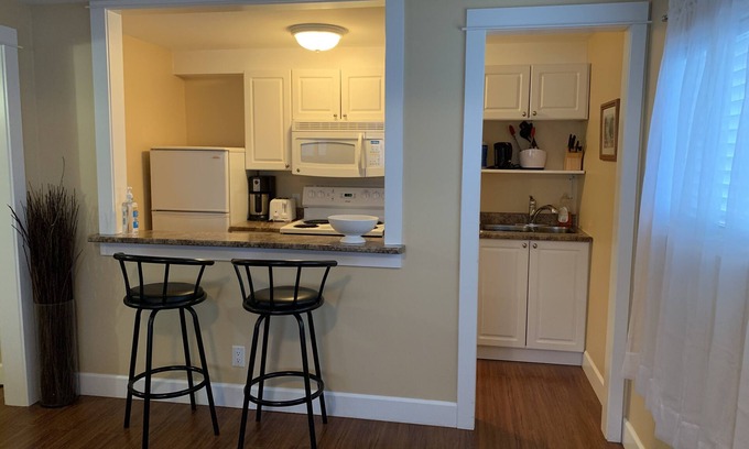 Regional District of Nanaimo Cottage | Peaceful and centrally located place - on Westwood Lake.