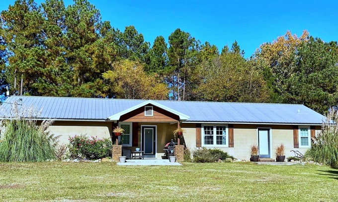 Appling House | Peaceful and Private Farm House near the Prestigious Master's Tournament