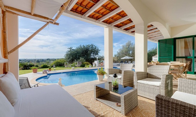 Silves Cottage | Peaceful and romantic hillside house with pool overlooking the plains and the ocean