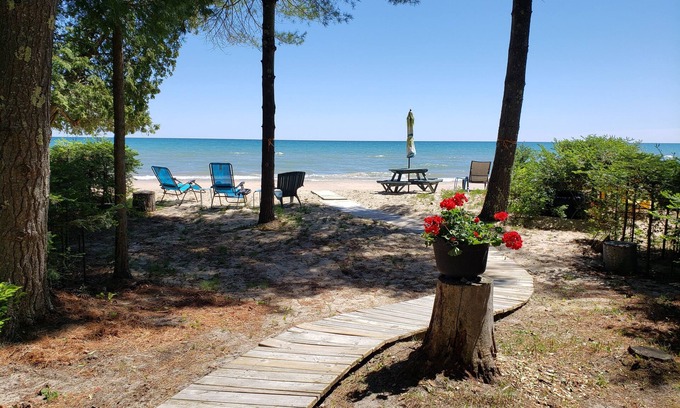 Harrisville House | Peaceful Beach Retreat