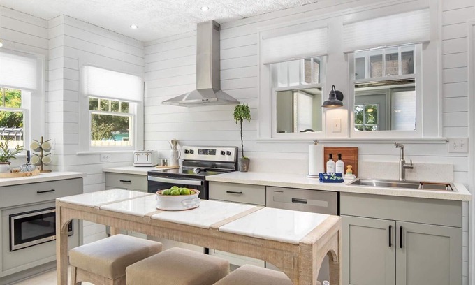 Bradenton House | Peaceful Bungalow Near Ana Maria Island Ferry, 2BR, Parking, WiFi, Outdoor Space