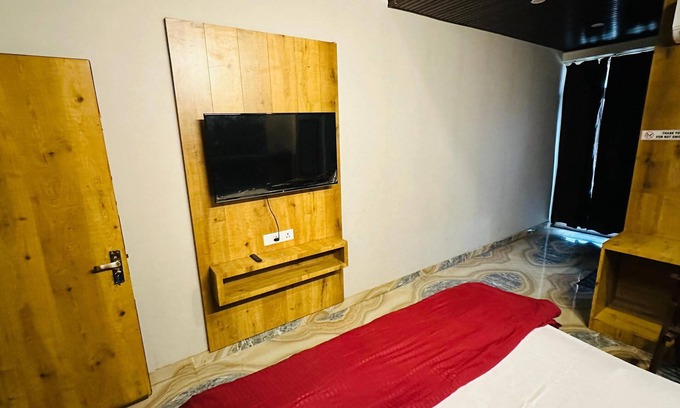 Jaipur District Hotel | Peaceful City Hideaway - Balcony + Nature Views-202