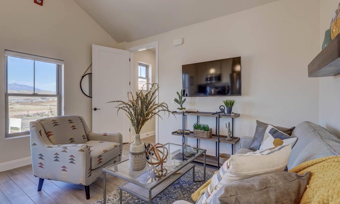 St. George Cottage | Peaceful | Clean | Get-a-way! | Sunsets and Palms Casita