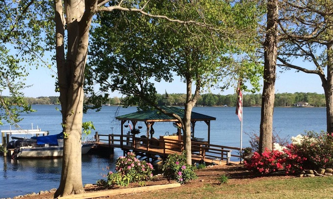 Terrell Apartment | Peaceful & Clean Waterfront Suite on the Lake Norman Main Channel