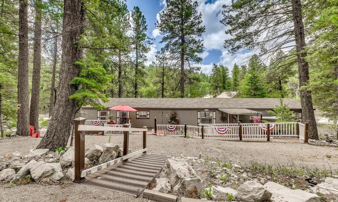 Cloudcroft House | Peaceful Cloudcroft Vacation Rental Walk to Shops