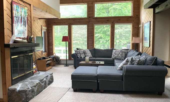 West Dover House | Peaceful, comfortable townhouse near Mount Snow; free shuttle; hot tub