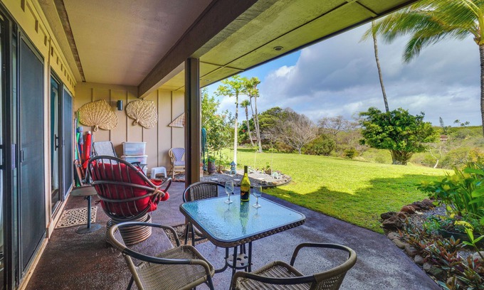 Maunaloa Condo | Peaceful Condo w/Amenities: Steps to Beach!