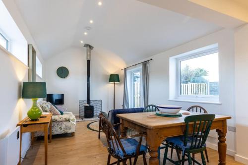 Irstead House | Peaceful Cottage by the Sea