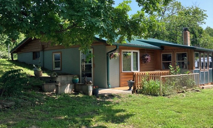 Bruner House | Peaceful Country Getaway