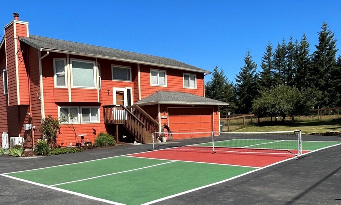 Woods Creek House | Peaceful country setting with Pickleball Court