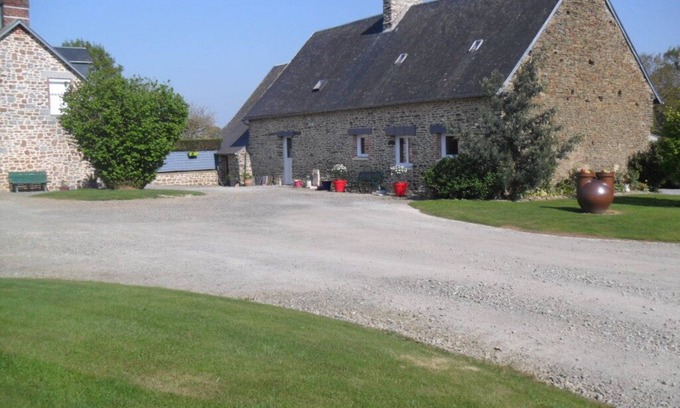 Tanis House | Peaceful countryside, 7 km from Mont Saint Michel