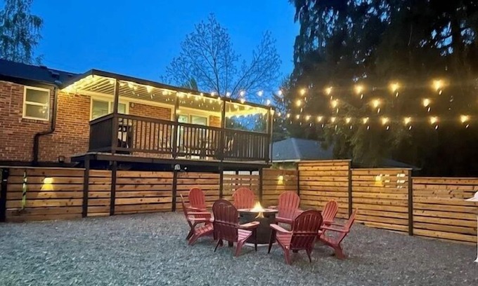 Victory Heights House | Peaceful Creekside Stay by the Firepit with Lights, BBQ, Games & Yoga