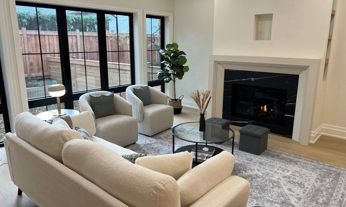 Oakville House | Peaceful Downtown Oakville Charming 4 bedroom house with WiFi & AC steps to lake
