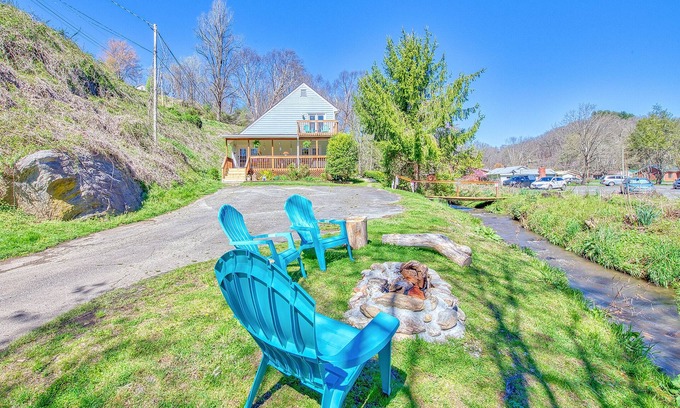 Sylva House | Peaceful downtown Sylva home, 3BR, porch, creek, Wifi