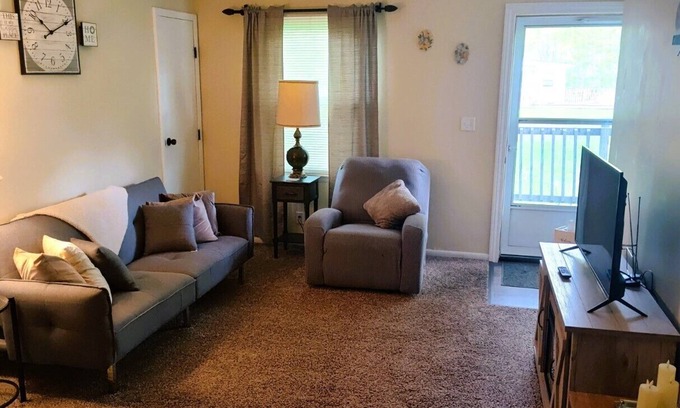 Cortland House | Peaceful Eagle One is nestled in a quaint small town near many attractions