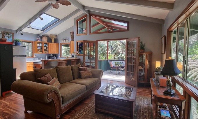 Volcano Apartment | Peaceful & Elegant Treetop Hideaway in Volcano Village