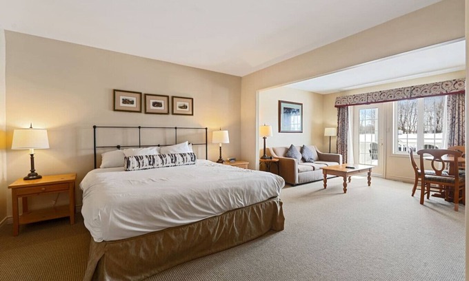 Oro-Medonte Apartment | Peaceful Escape King Bed and Outdoor Activities