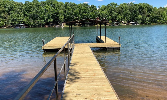 Hartwell Cottage | Peaceful Fall Get-A-Way on the Lake