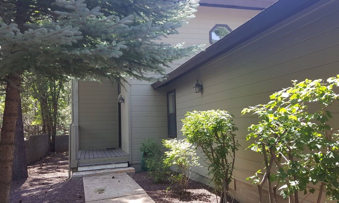 Pinetop Villa | Peaceful Family Friendly Resort Villa w Whirlpool Tub and Attached Garage