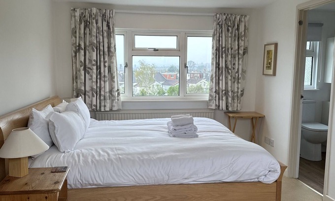 Horfield House | Peaceful Family Retreat Near Gloucester Road