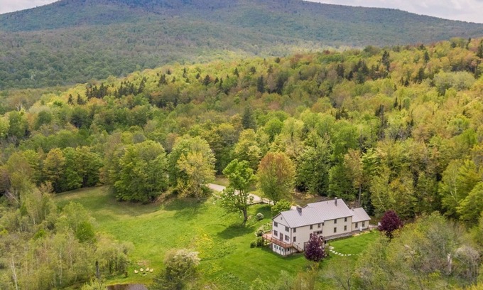 Andover House | Peaceful family retreat 100 acres and 10 minutes to Okemo, Lakes, National Park