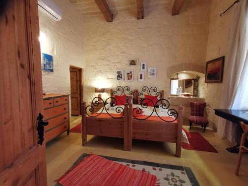 Gharb Bed & Breakfast | Peaceful Farmhouse stay with cozy Yard