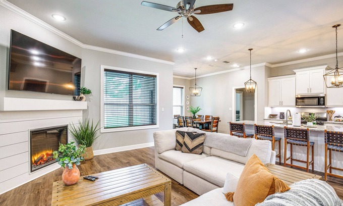 Flint House | Peaceful Flint Home, Close to Lake Palestine!