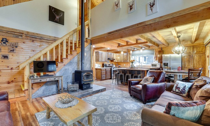 Garden Valley Cabin | Peaceful Garden Valley Cabin w/Private Deck!