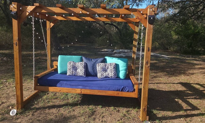 Killeen Cabin | Peaceful getaway tiny house/cabin w/large swing, fire pit 4wheelers