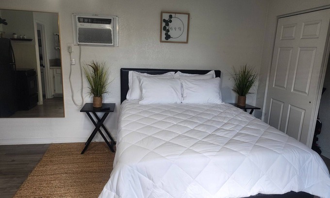 Maryvale House | Peaceful hidden Gem 1-bedroom casita with private entrance west Phoenix