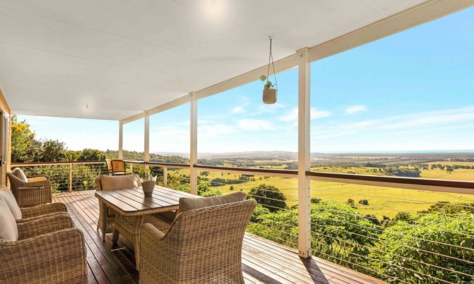 Knockrow House | Peaceful Hinterland Hideaway- 5 * Location! Quick links to Lennox & Byron.