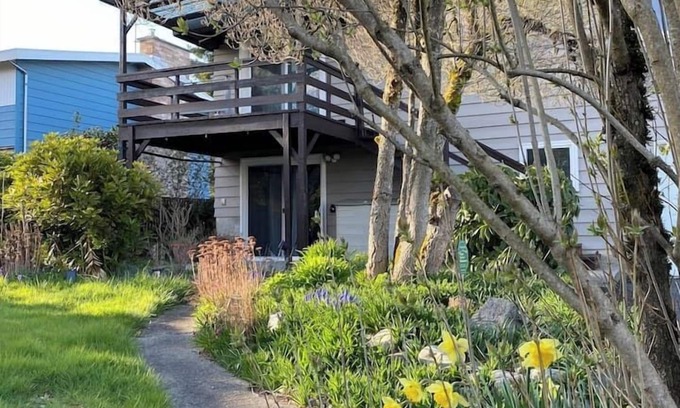 Kent House | Peaceful Home-Centrally Located West Hill, Kent