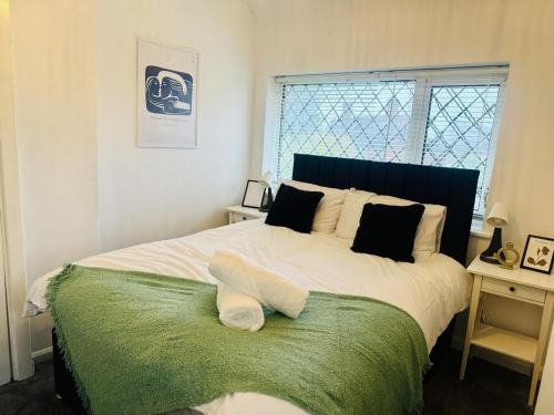 Newark upon Trent Apartment | Peaceful Home - Near City Centre - QMC - Arnold Market - Sleeps 8