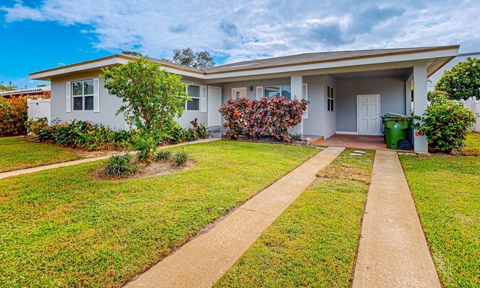 Edgewood House | Peaceful home with a pool, enclosed yard, firepit, and pool table - dogs ok