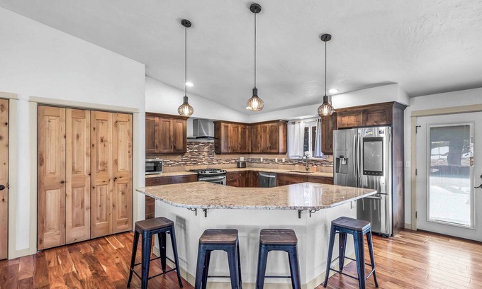 Southwest Bend House | Peaceful & idyllic Bend garden home 1.5 miles from the Old Mill!