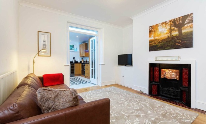 Wimbledon Apartment | Peaceful in Wimbledon, by Veeve