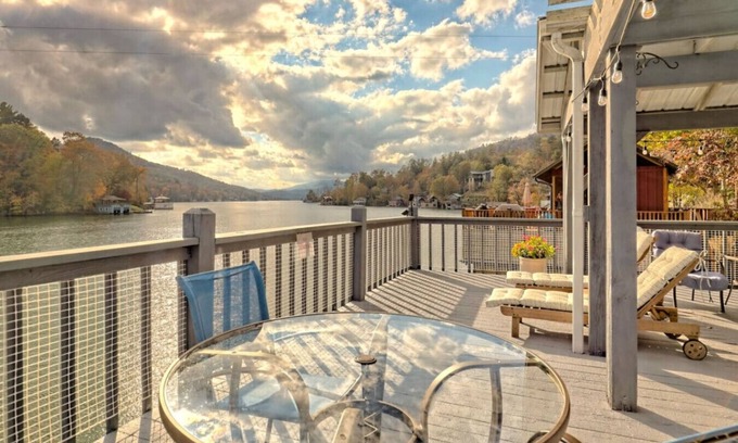 Clayton House | Peaceful Lake Burton Stay with Dock Access