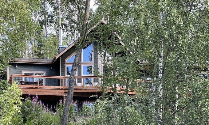 Knik-Fairview Apartment | Peaceful Lakeside Getaway on the Historic Iditarod Trail