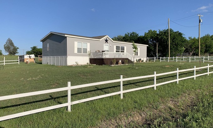Richland Springs House | Peaceful Large Home for Getaways or Family Gatherings