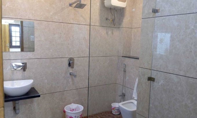 Ujjain House | Peaceful location, clean room, near to Mahakal Jyotirling - Chandra