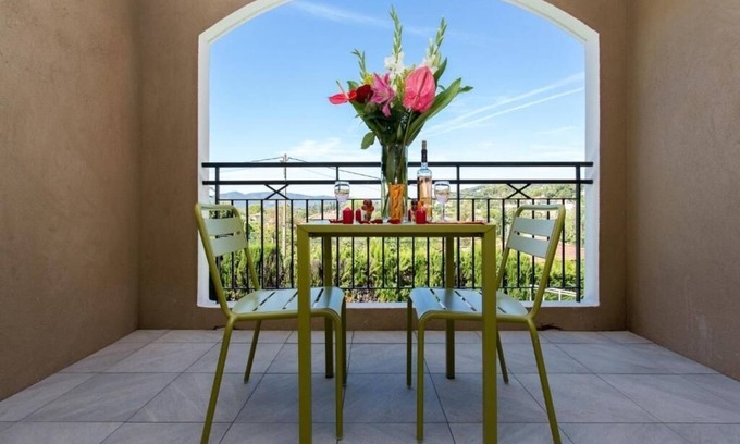 Mougins Hotel | Peaceful Mougins Hotel Stay with Pool | Pets are Allowed + Free Parking