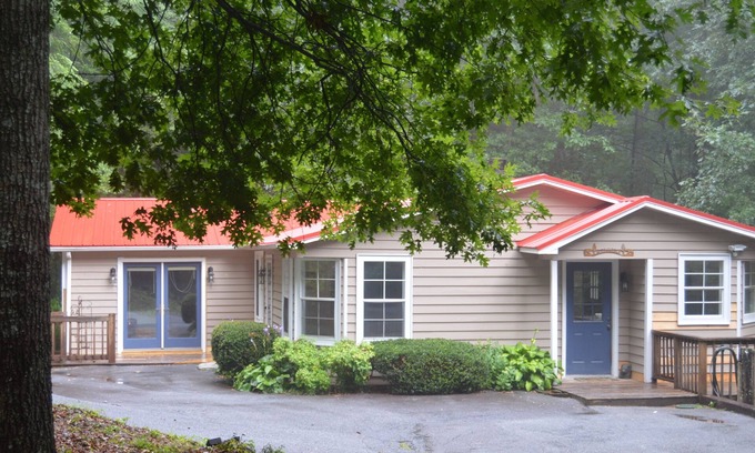 Sapphire House | Peaceful Mountain at Sapphire Valley